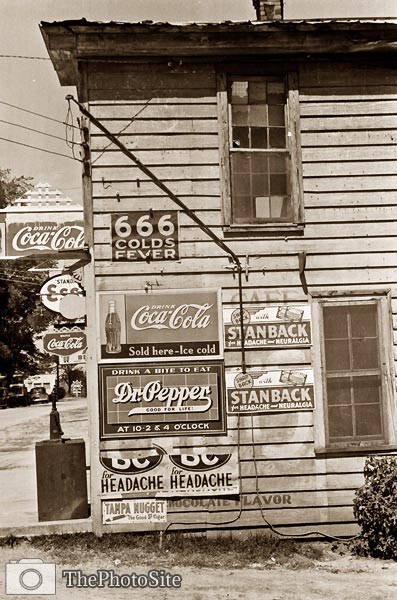Soft drink advertising 1938, Halifax store NC - Click Image to Close