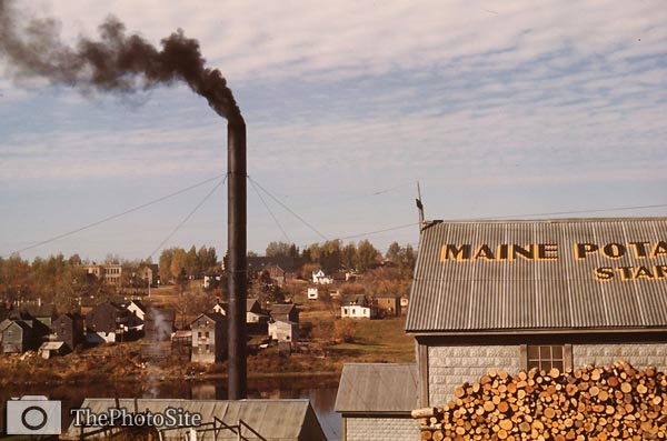 starch factory along the Aroostook River, Caribou 1940 - Click Image to Close