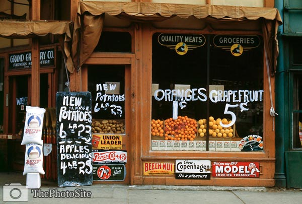 Grocery Store in 1942. Lincoln, Nebraska - Click Image to Close