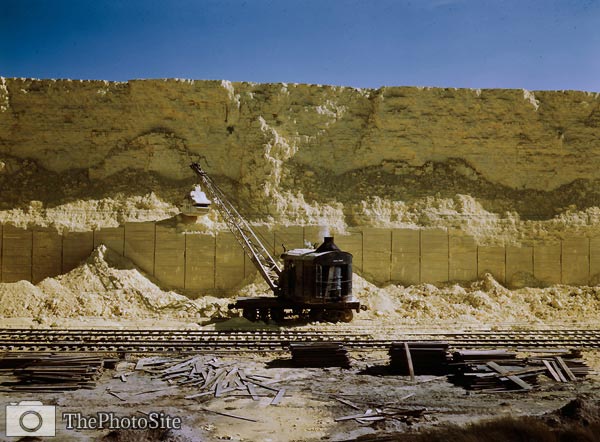 Freeport Sulphur Co. 60 foot high vat of sulphur, 1943 - Click Image to Close