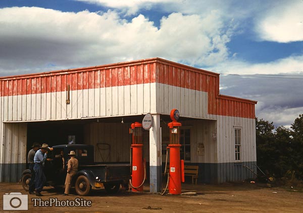 Gas station and garage, Pie Town, New Mexico - Click Image to Close