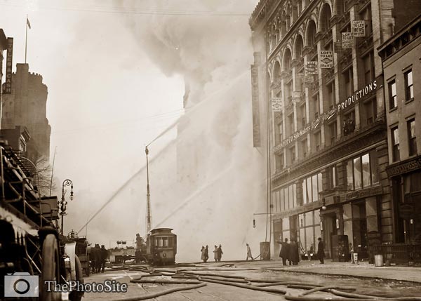 New York City Firemen dealing with blaze 1909 - Click Image to Close