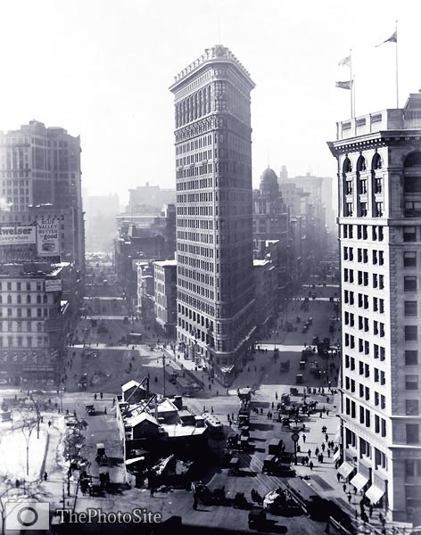 Flatiron Building, Broadway, 1916 - Click Image to Close