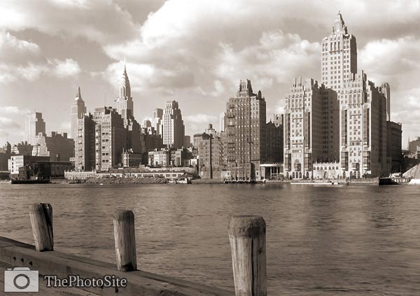 New York City. Shore Line with Clouds. - Click Image to Close