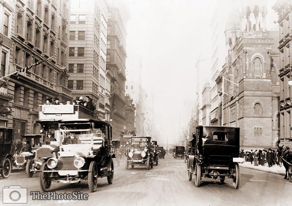 NYC Old Cars on 5th Ave 1913 - Click Image to Close