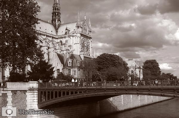 Notre Dame Catheral and bridge over Seine - Click Image to Close