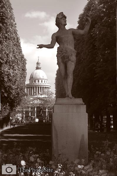 Jardin du Luxembourg, Paris Park with Pantheon in backdrop - Click Image to Close