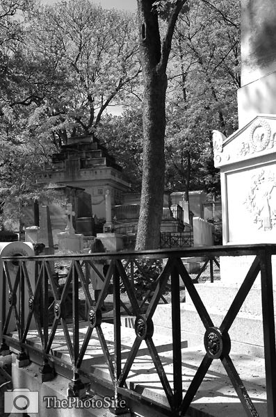 Pere Lachaise cemetery, Paris - Click Image to Close