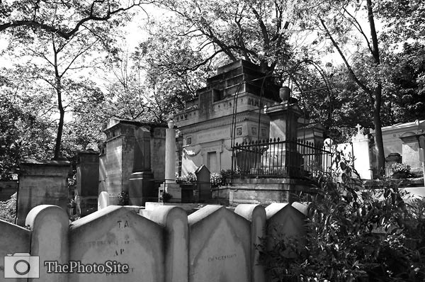 Pere Lachaise graveyard view - Click Image to Close