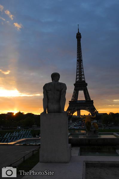 Nude statue and sunrise at Eiffel Tower - Click Image to Close