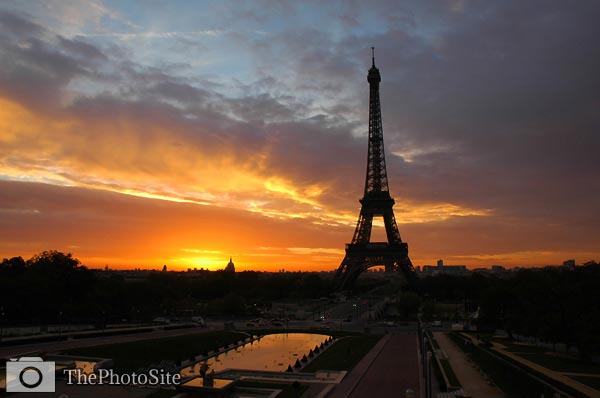 Early morning sun rise, Eiffel Tower, Paris - Click Image to Close