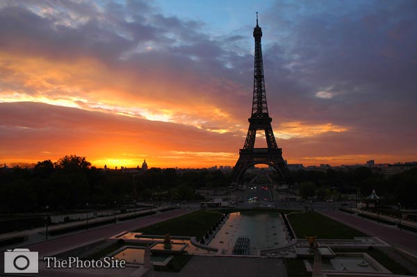 Orange Red Sun rise at Eiffel Tower, Paris - Click Image to Close