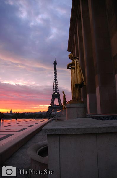 Eiffel Tower with statues right - Click Image to Close
