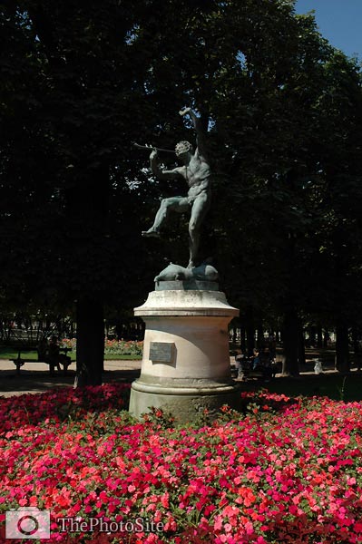 Paris Park, red flowers and statue - Click Image to Close