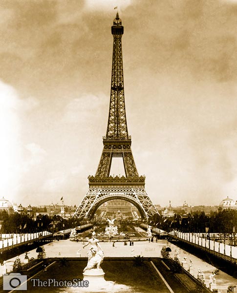 Newly Constructed Eiffel Tower, 1889 - Click Image to Close