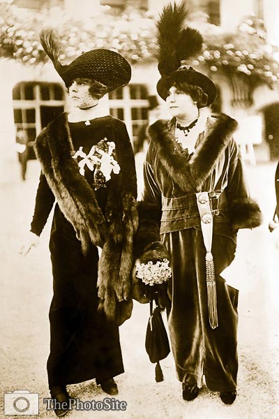Paris Fashion in 1914 - Click Image to Close
