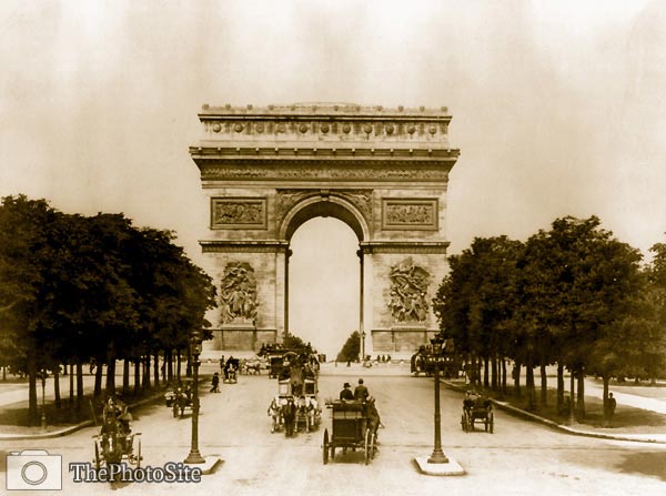 France - Paris - L'Arc de Triomphe de l'Etoile horse-drawn carri - Click Image to Close