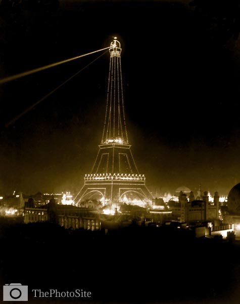 Eiffel Tower illuminated at Paris Exposition, 1900 - Click Image to Close
