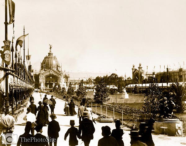 People strolling along parterre, with the Central Dome, Paris Ex - Click Image to Close