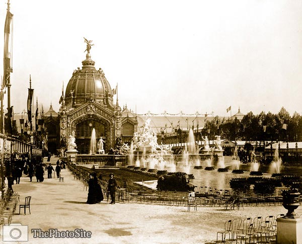 Central Dome, with Fountain Coutan in foreground, Paris Expositi - Click Image to Close