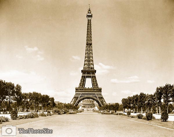 Eiffel Tower and park, Paris, France - Click Image to Close