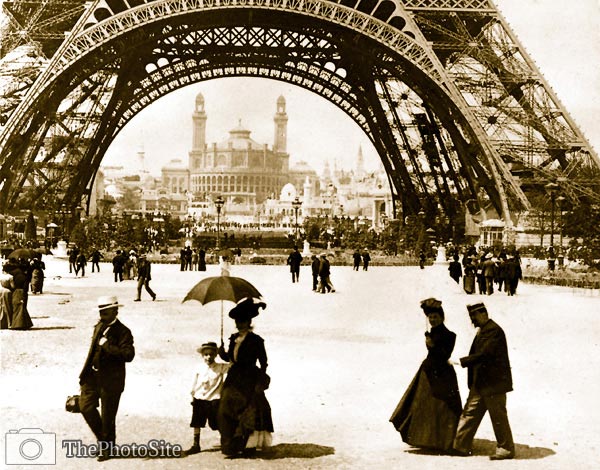 Looking through Eiffel Tower to the Trocadero, Exposition 1900, - Click Image to Close