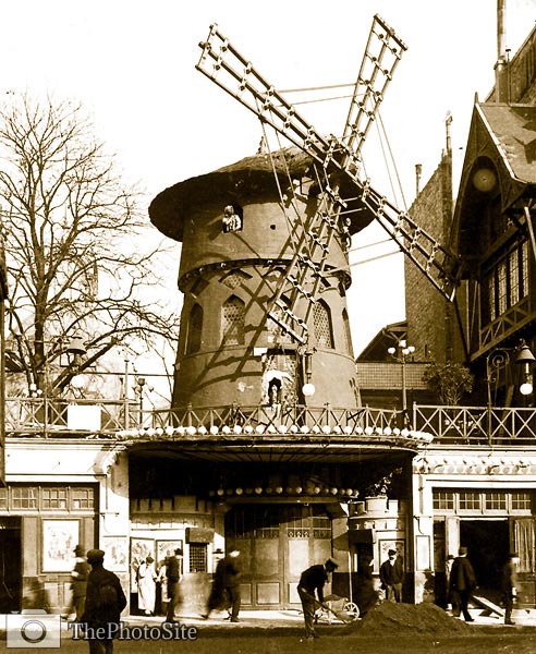 The "Moulin Rouge" the "warmest" place in Paris, 1900 - Click Image to Close