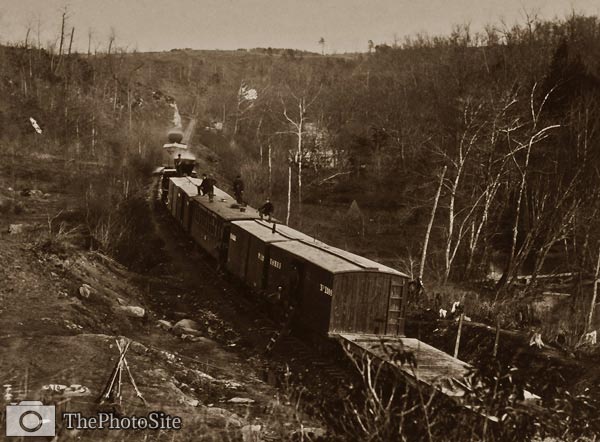 Soldiers on top of train boxcars Civil War - Click Image to Close