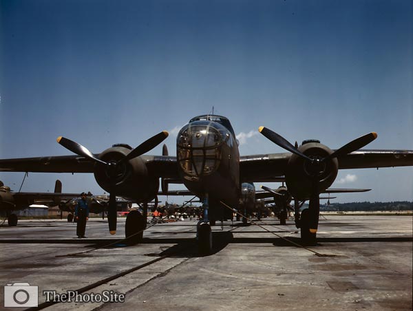 B-25 Bombers, outdoor assembly line - Click Image to Close