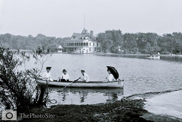 Rowing boat Garfield Park, Chicago, Illinois 1907 - Click Image to Close