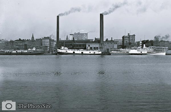 Waterfront, Maumee River, Toledo Ohio Steamboat Greyhound - Click Image to Close