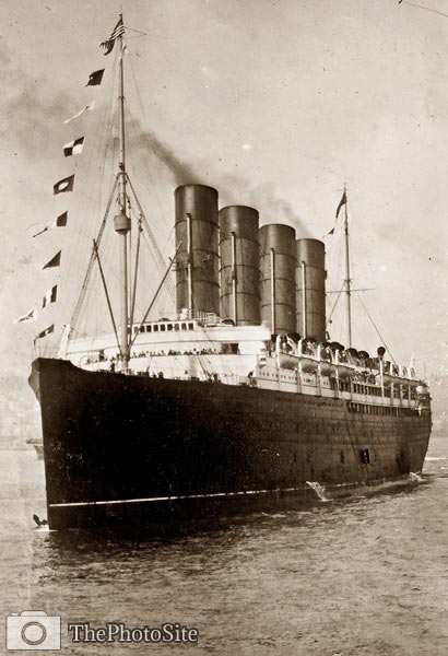 Lusitania ship, bow and portside - Click Image to Close