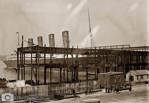 Lusitania ship docking at new Hudson River piers 1908 - Click Image to Close