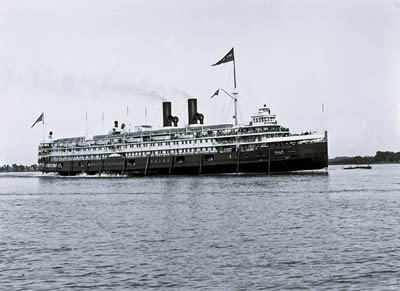 City of Cleveland steamboat, Detroit and Cleveland Navigation Co