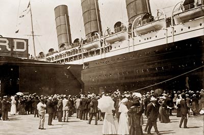 Lusitania arriving in New York City 1907